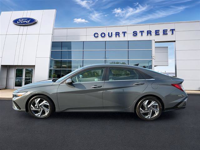 Used 2025 Hyundai Elantra SEL FWD image 8