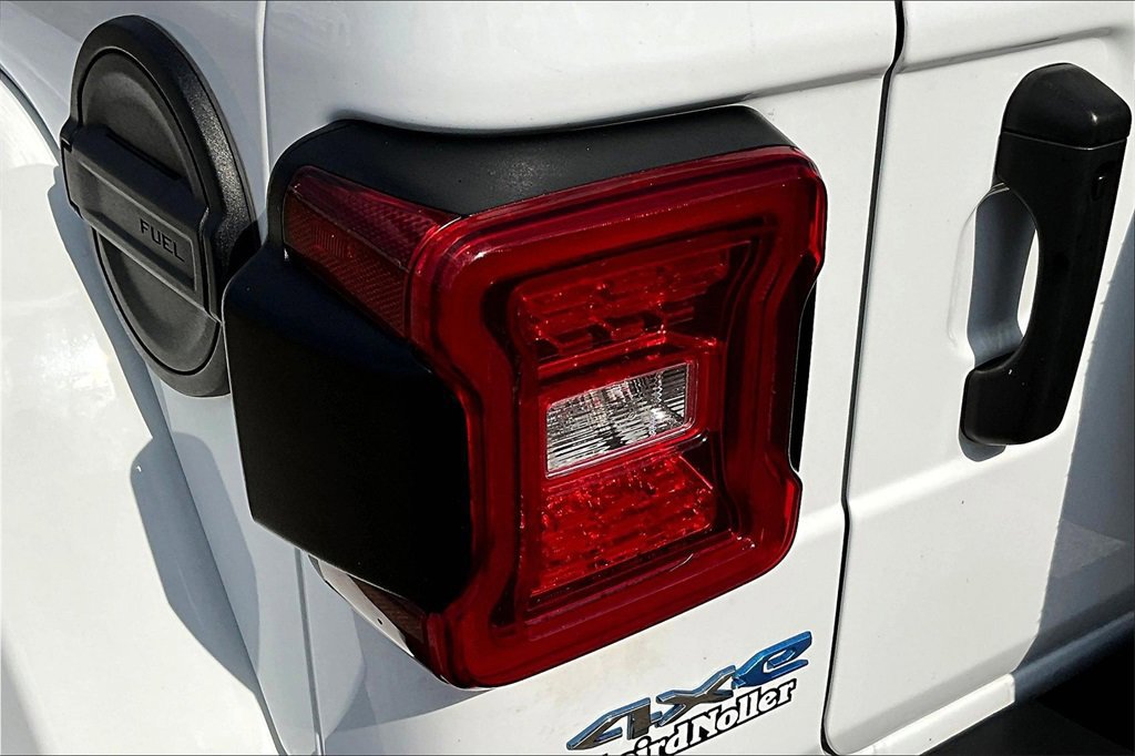 Used 2022 Jeep Wrangler Unlimited Sahara w/ Cold Weather Group image 30