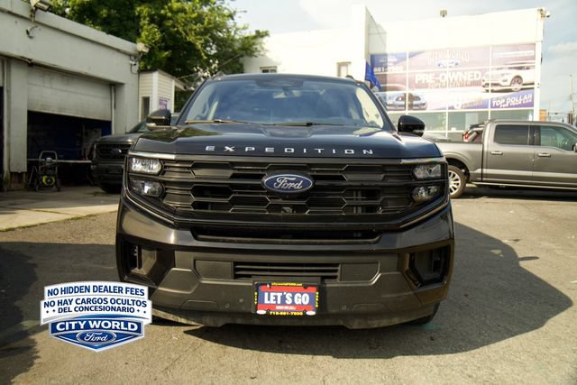 Certified 2025 Ford Expedition Active AWD/4WD image 2