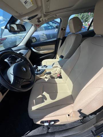 Used 2018 BMW 320i xDrive Sedan w/ Convenience Package AWD/4WD image 5