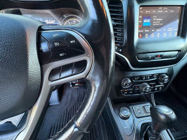 Used 2019 Jeep Cherokee Latitude Plus w/ Comfort/Convenience Group AWD/4WD image 16