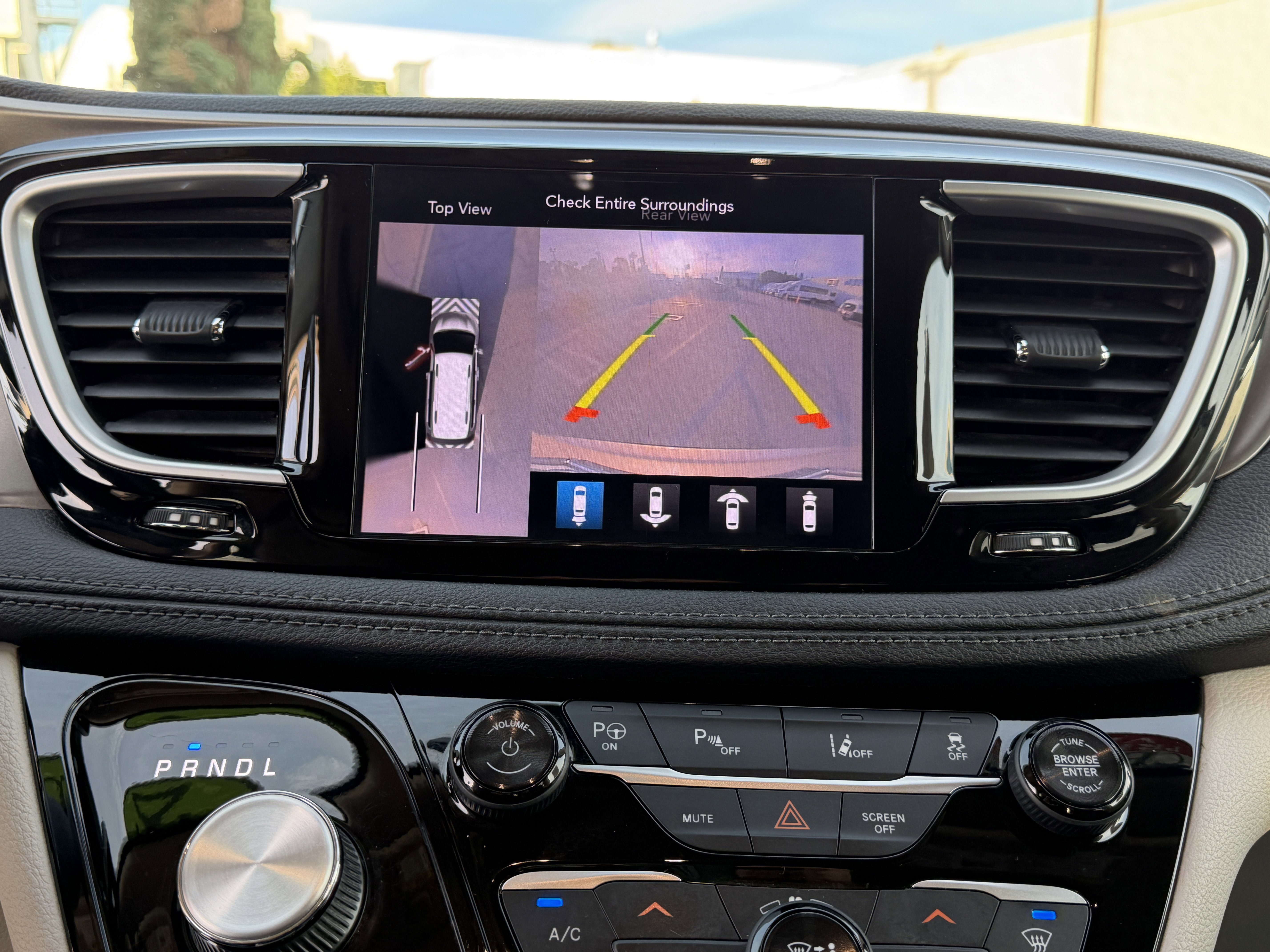 Used 2018 Chrysler Pacifica Limited w/ Advanced Safetytec Group image 17