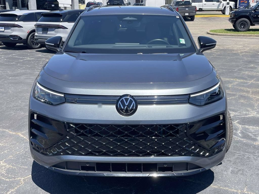 Used 2025 Volkswagen Tiguan SE R-Line FWD image 8