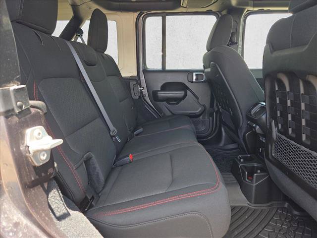 Used 2022 Jeep Wrangler Unlimited Rubicon w/ Xtreme Recon 35" Tire Package AWD/4WD image 18