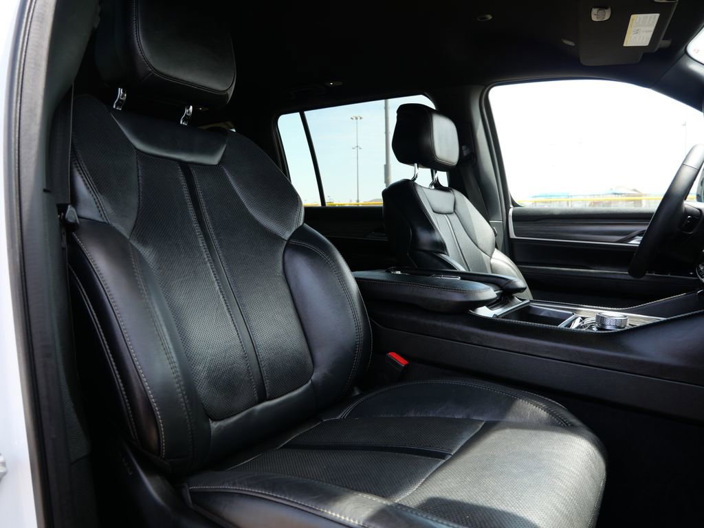 Used 2024 Jeep Wagoneer L Series II w/ Flexible Seating Group image 20