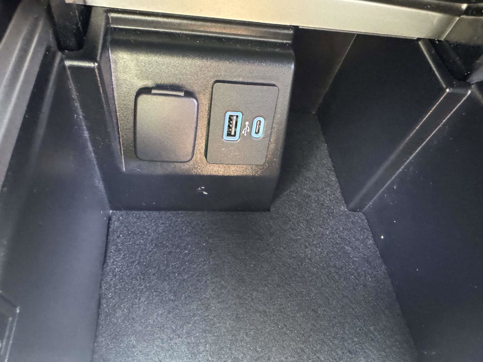 Certified 2022 Ford Explorer XLT w/ Equipment Group 202A image 28