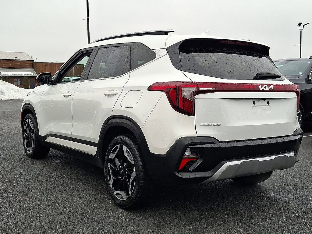 Used 2024 Kia Seltos SX w/ SX Sunroof Package image 2