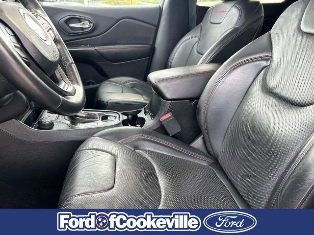 Used 2019 Jeep Cherokee Trailhawk AWD/4WD image 29