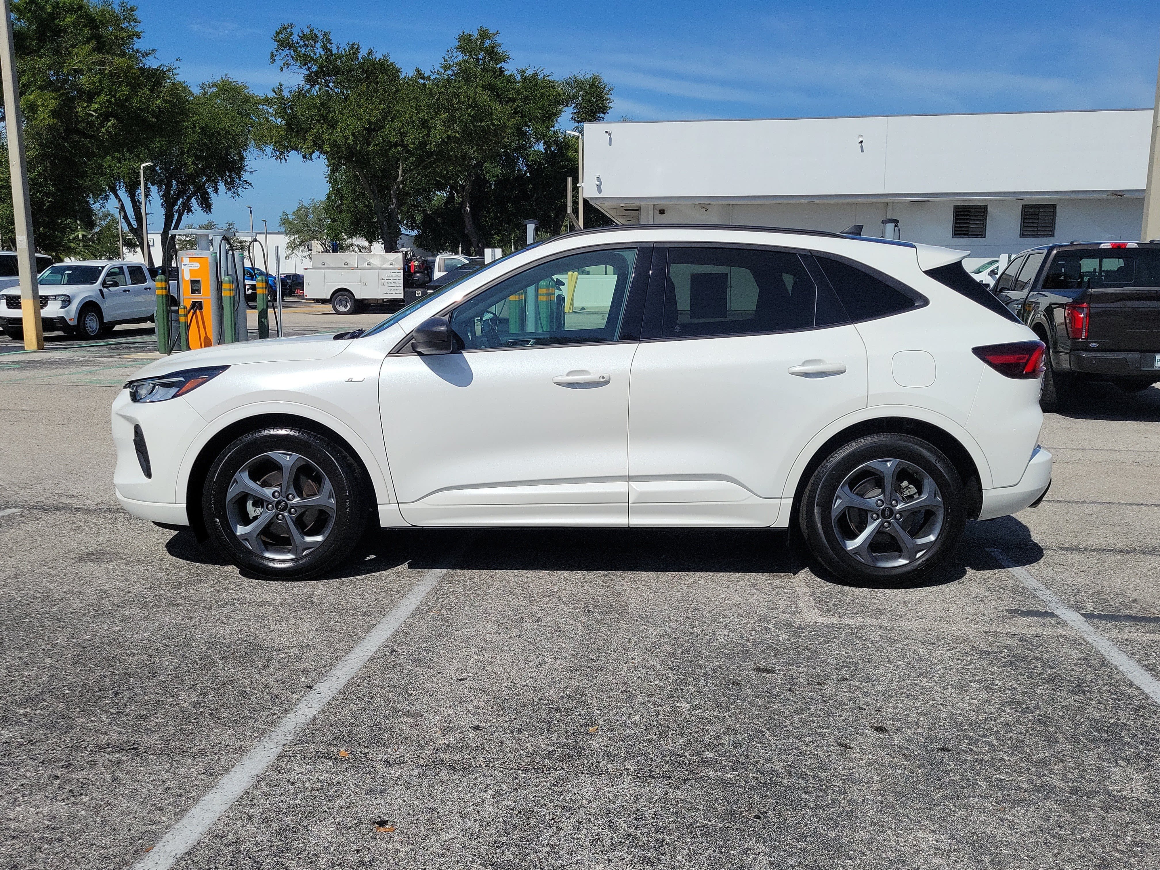 Certified 2023 Ford Escape ST-Line w/ Tech Pack #1 FWD image 6