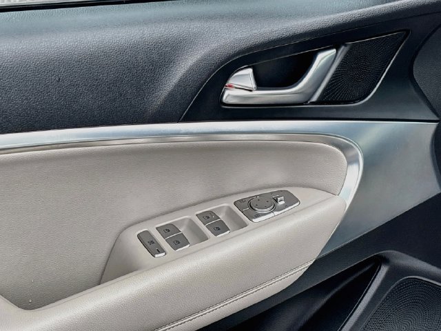 Used 2022 Genesis G70 2.0T RWD image 18
