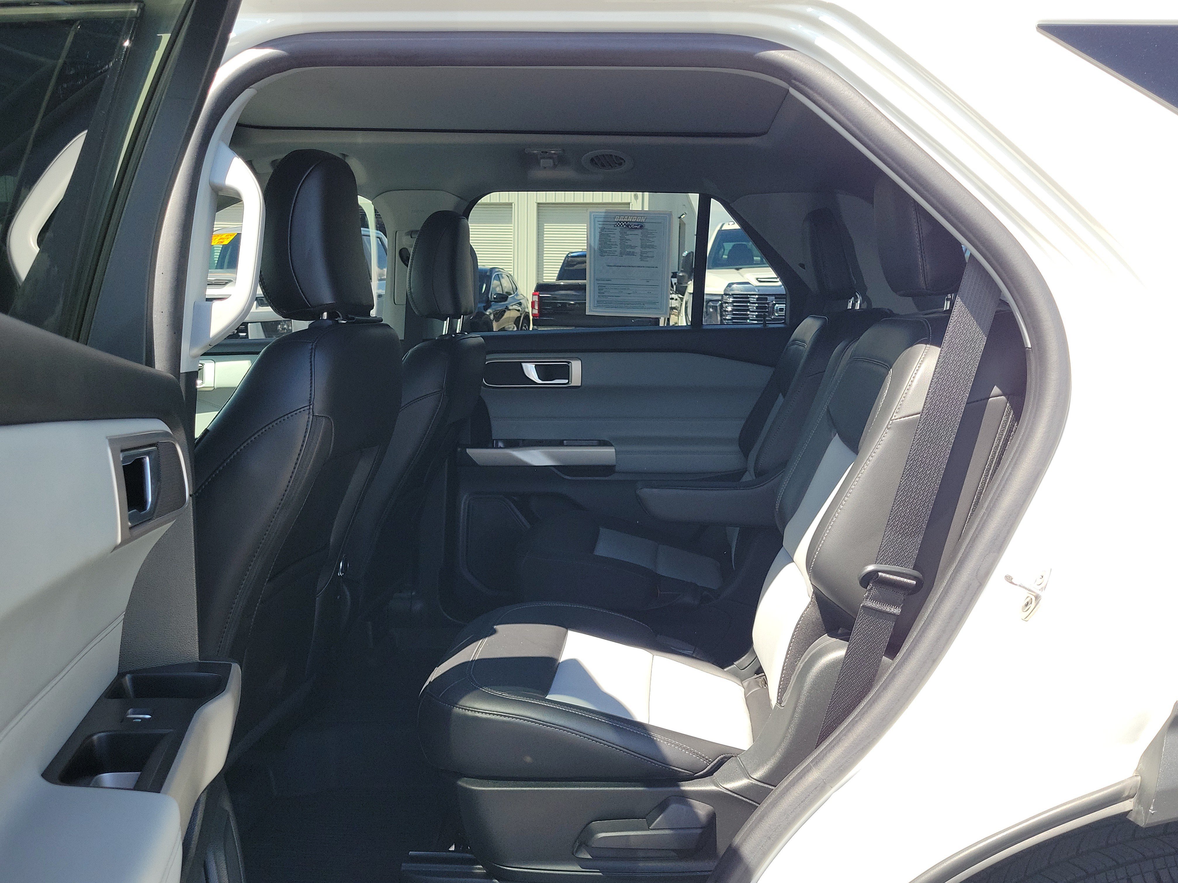Certified 2024 Ford Explorer XLT w/ Equipment Group 202A RWD image 14