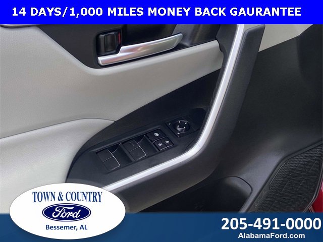 Used 2021 Toyota RAV4 XLE Premium image 13