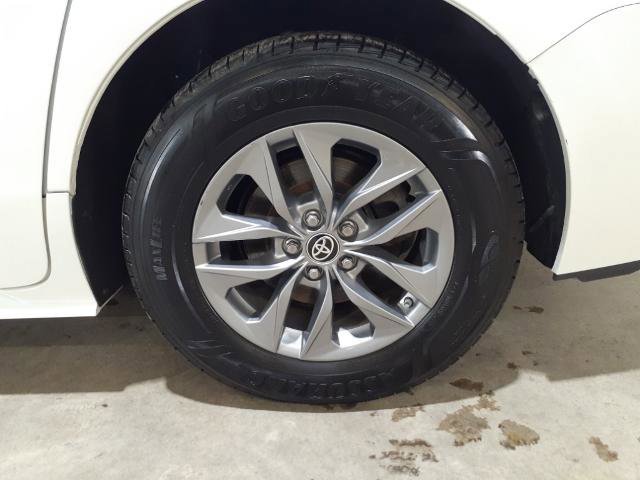 Used 2021 Toyota Sienna XLE image 12