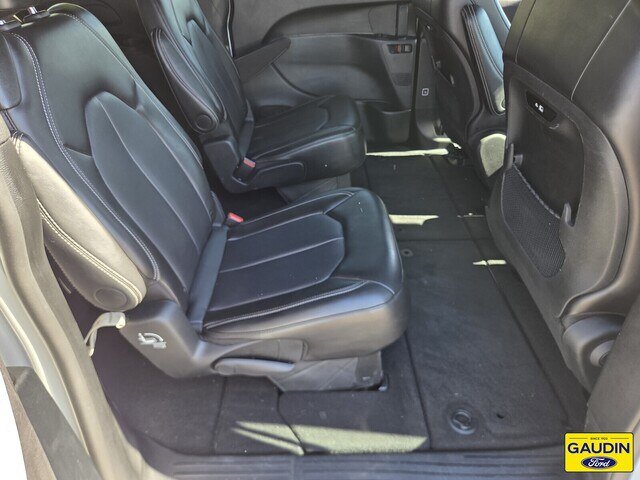 Used 2025 Chrysler Pacifica Select FWD image 16