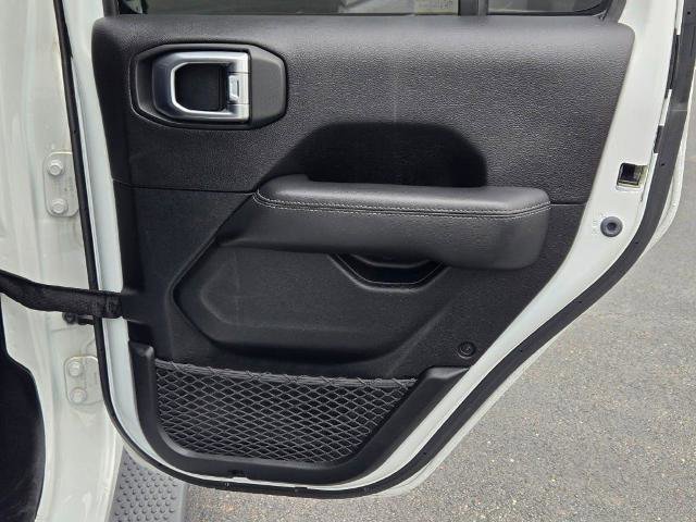 Used 2019 Jeep Wrangler Unlimited Sahara w/ Dual Top Group AWD/4WD image 8