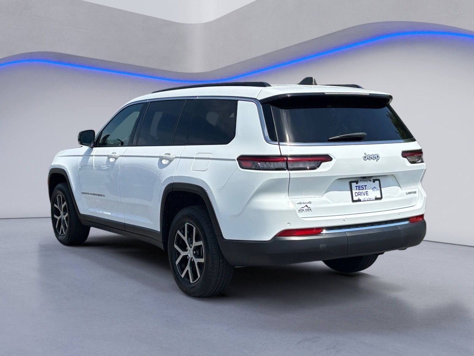 Used 2024 Jeep Grand Cherokee L Limited AWD/4WD image 14