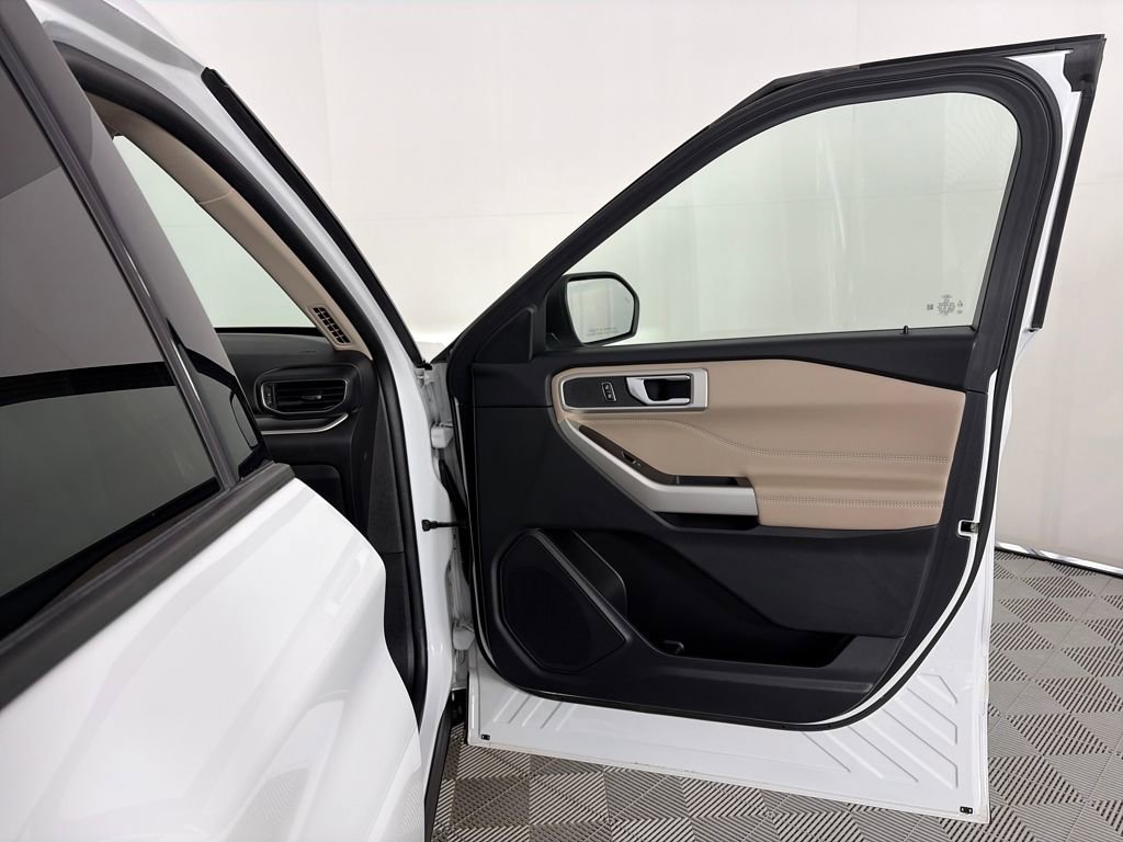 Certified 2022 Ford Explorer XLT w/ Equipment Group 202A image 30