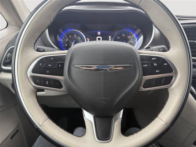 Used 2017 Chrysler Pacifica Limited FWD image 26