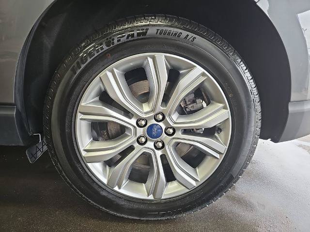 Certified 2022 Ford Edge Titanium AWD/4WD image 31