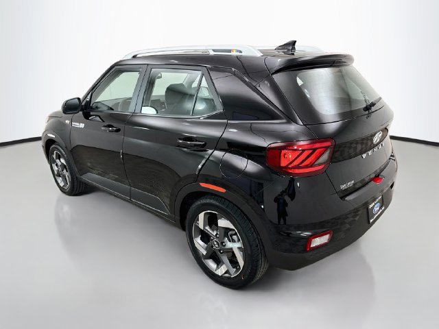 Used 2022 Hyundai Venue SEL FWD image 5