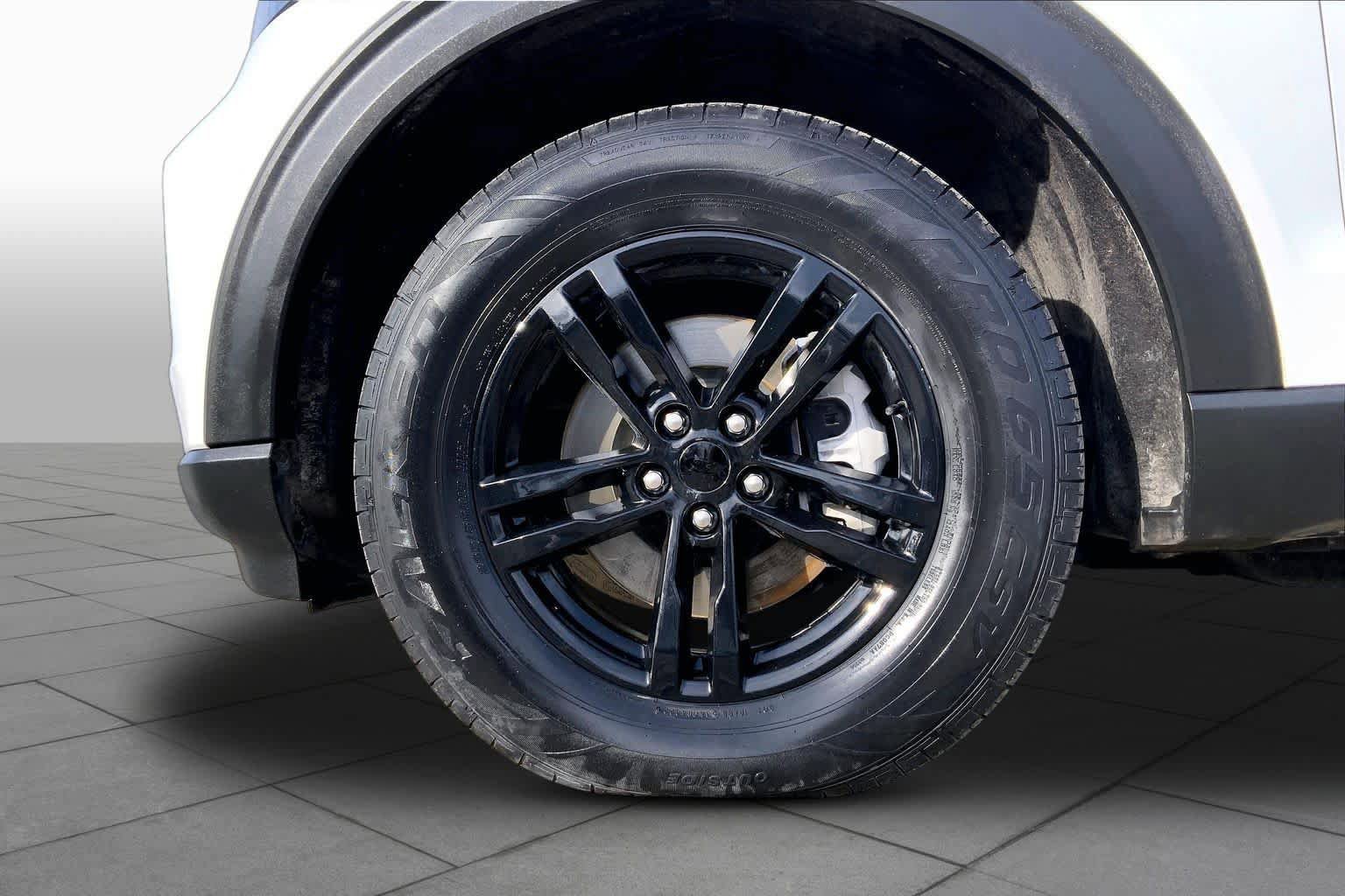 Certified 2021 Ford Explorer XLT RWD image 11