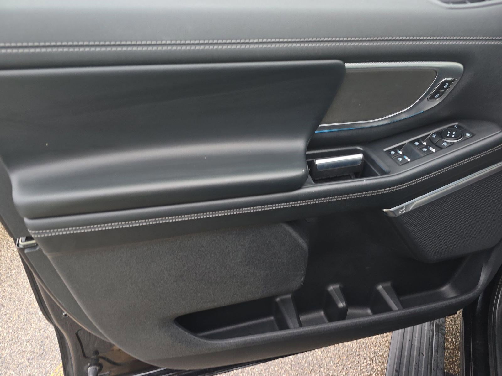 Certified 2025 Ford Expedition Max Platinum image 14