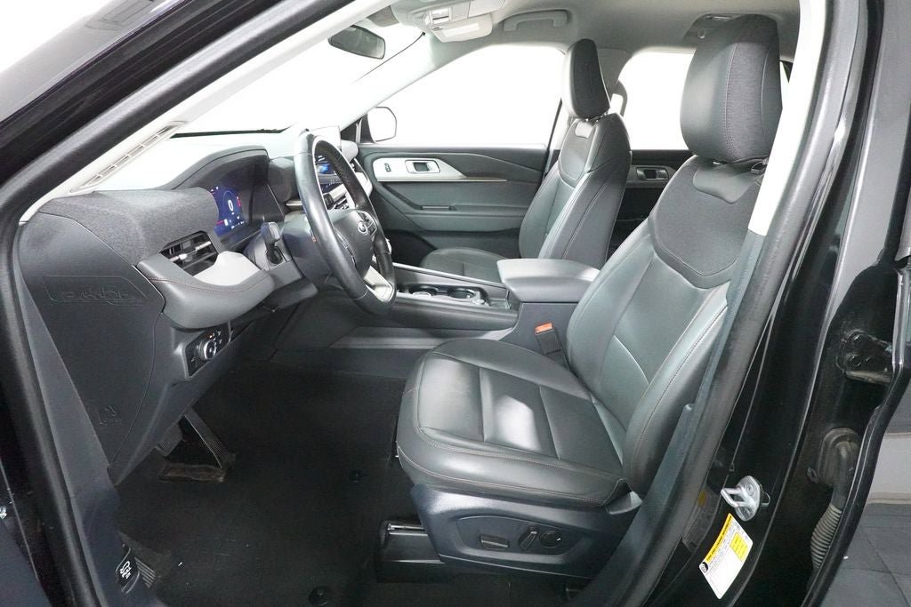 Certified 2025 Ford Explorer Active w/ Active Comfort Package AWD/4WD image 24