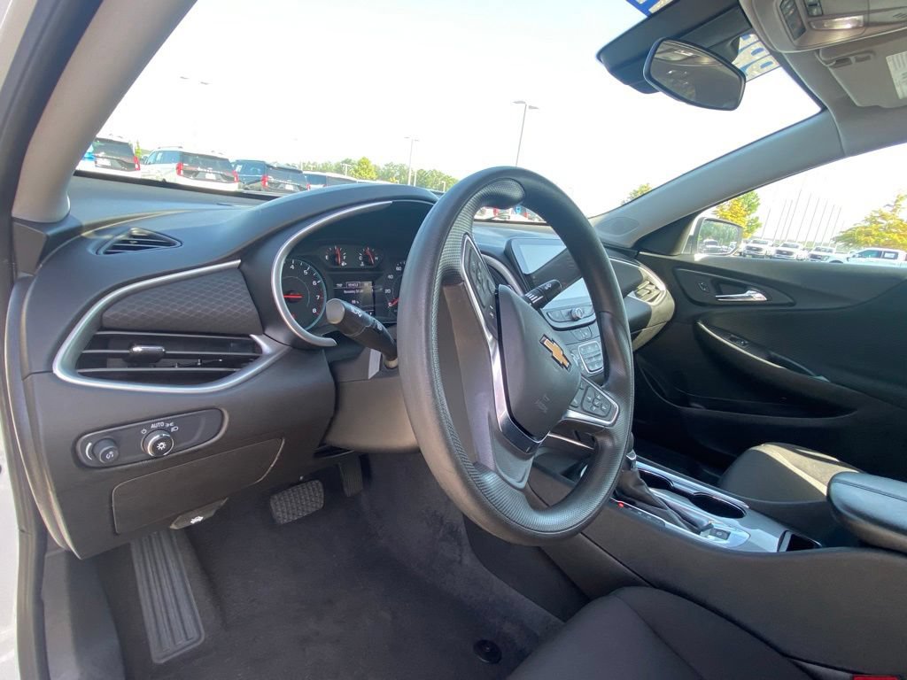 Used 2025 Chevrolet Malibu LT FWD image 9