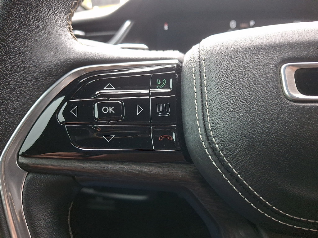 Used 2022 Jeep Grand Cherokee Overland AWD/4WD image 22