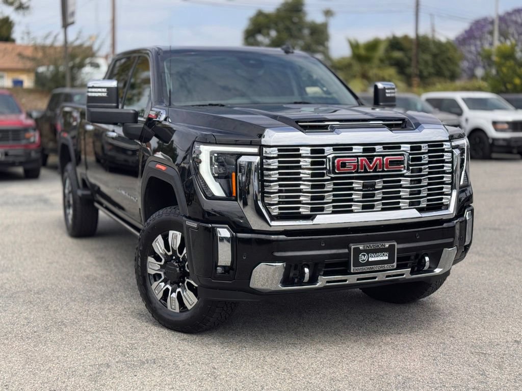 Used 2025 GMC Sierra 3500 Denali w/ Denali Reserve Package AWD/4WD image 2