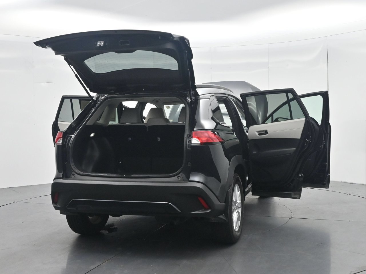 Used 2025 Toyota Corolla Cross LE FWD image 55