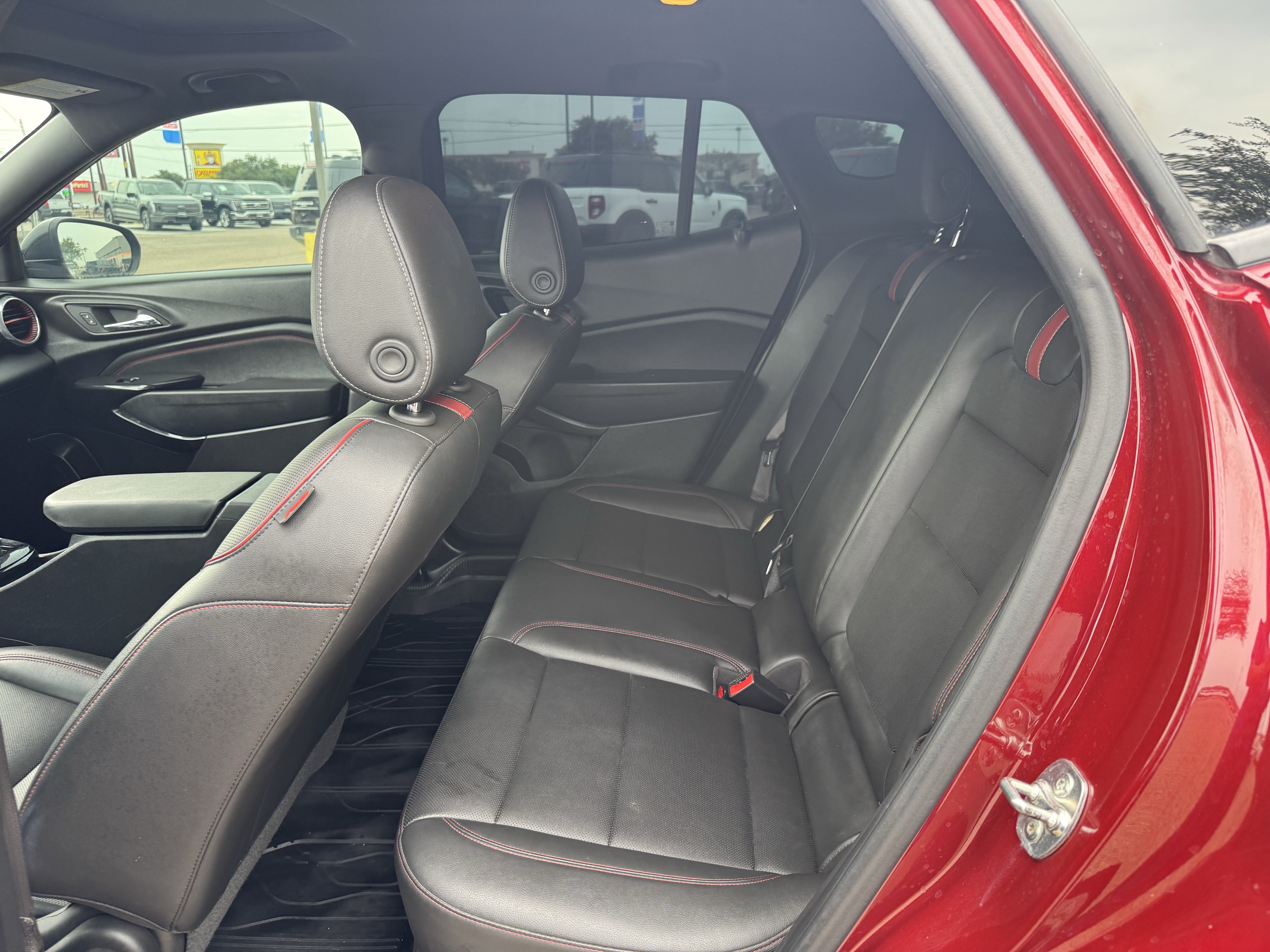 Used 2025 Chevrolet Trax RS w/ Sunroof Package FWD image 24