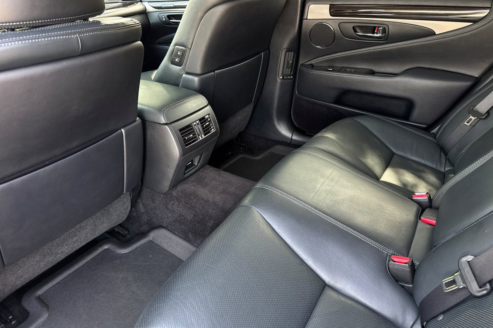 Used 2017 Lexus LS 460 w/ Comfort Package image 13