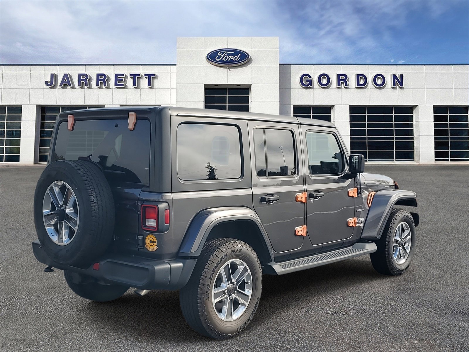 Used 2022 Jeep Wrangler Unlimited Sahara w/ Cold Weather Group image 3
