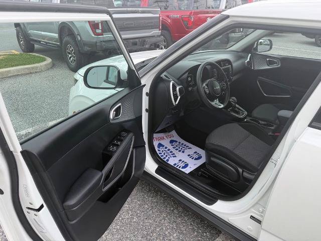 Used 2025 Kia Soul LX w/ LX Technology Package FWD image 10