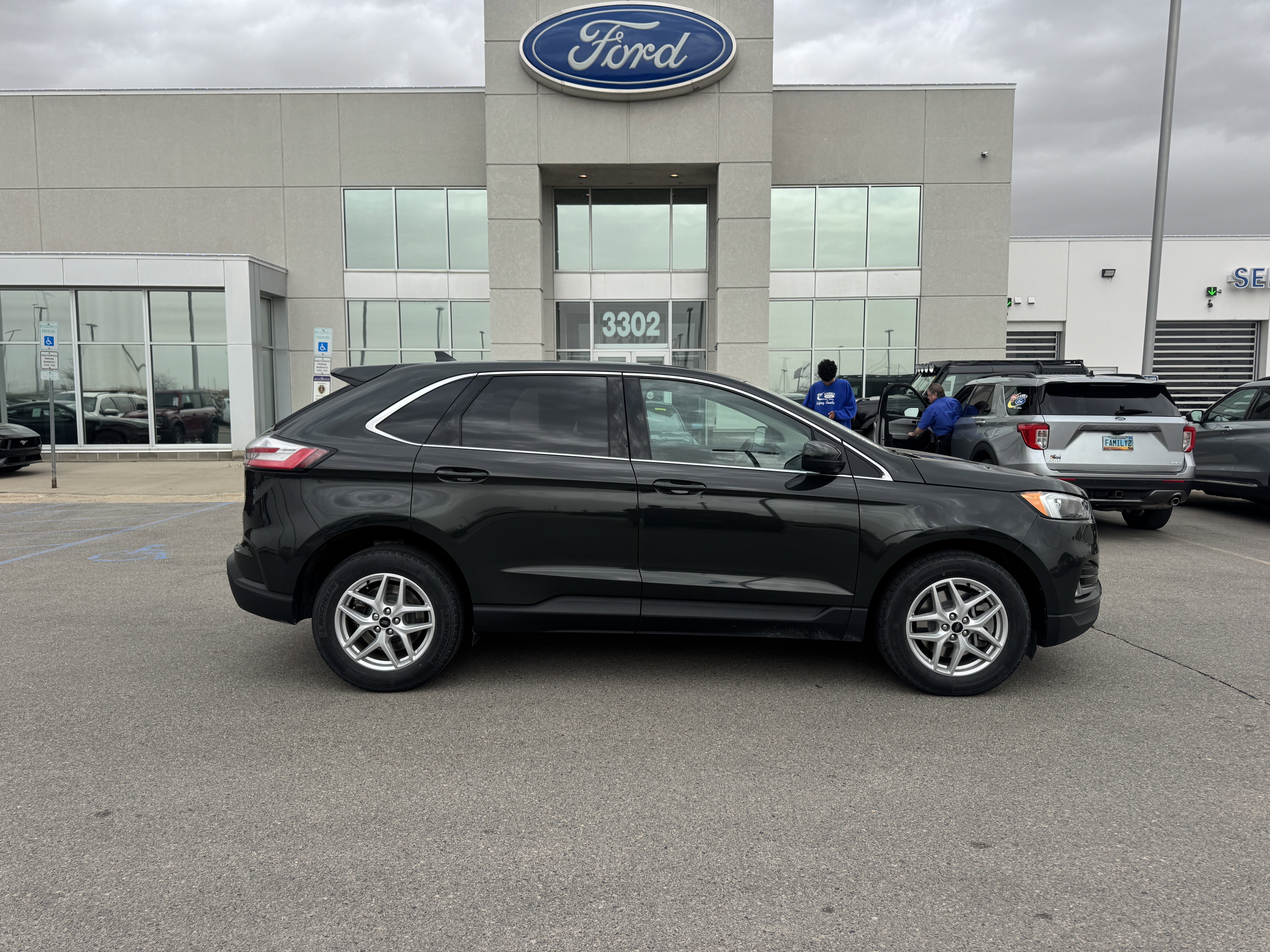 Certified 2024 Ford Edge SEL w/ Convenience Package AWD/4WD image 9