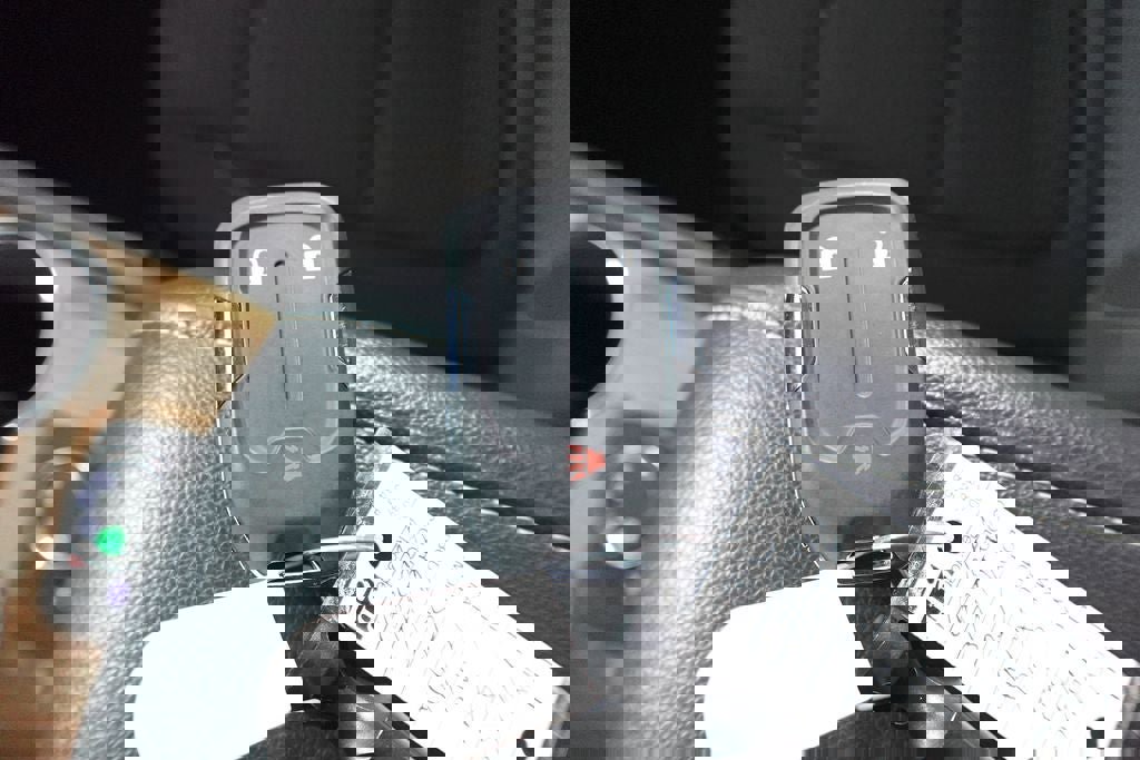 Used 2023 GMC Acadia SLE image 31