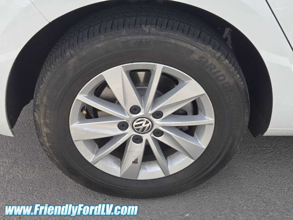 Used 2019 Volkswagen Golf S FWD image 5