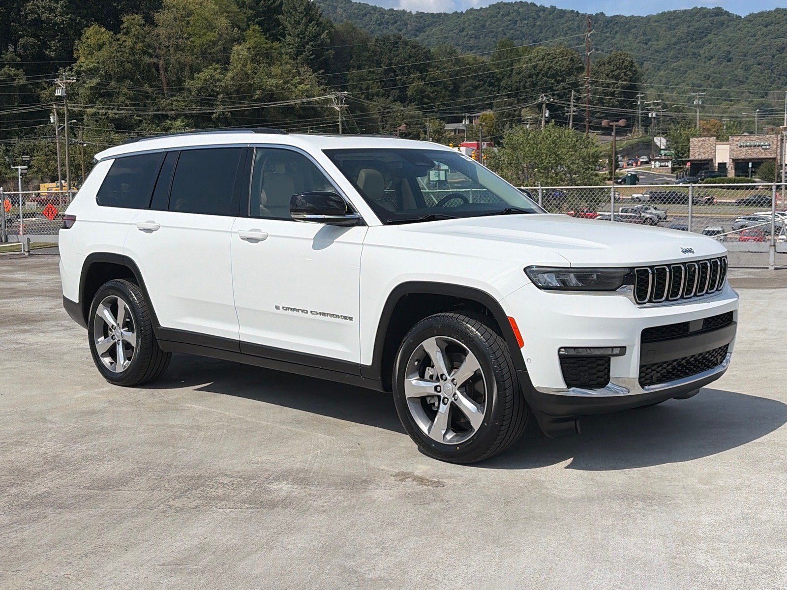 Used 2021 Jeep Grand Cherokee L Limited w/ Luxury Tech Group II AWD/4WD image 1