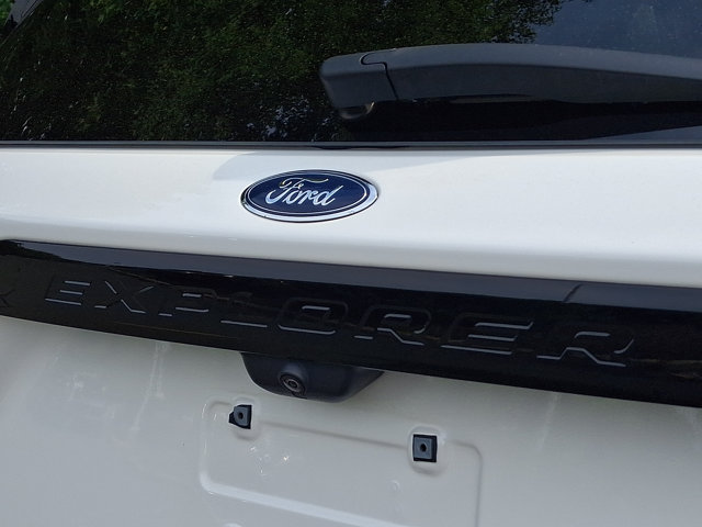 Certified 2023 Ford Explorer XLT w/ Equipment Group 202A AWD/4WD image 40