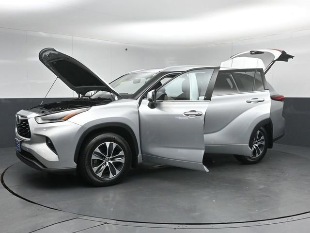 Used 2021 Toyota Highlander XLE AWD/4WD image 56