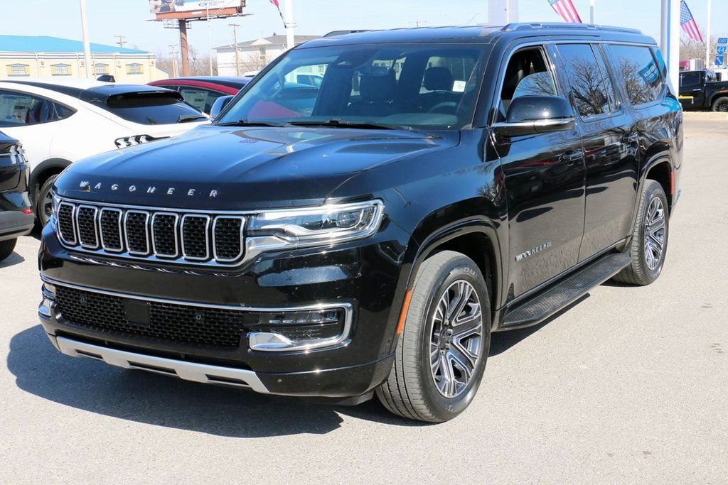 Used 2024 Jeep Wagoneer L Series II image 2