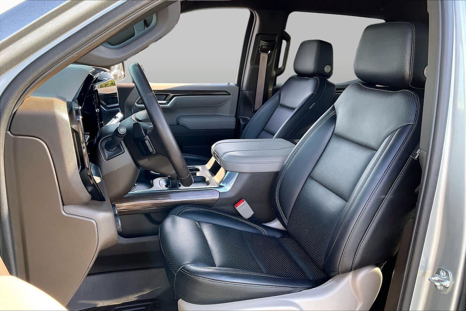 Used 2025 Chevrolet Silverado 1500 LT AWD/4WD image 8