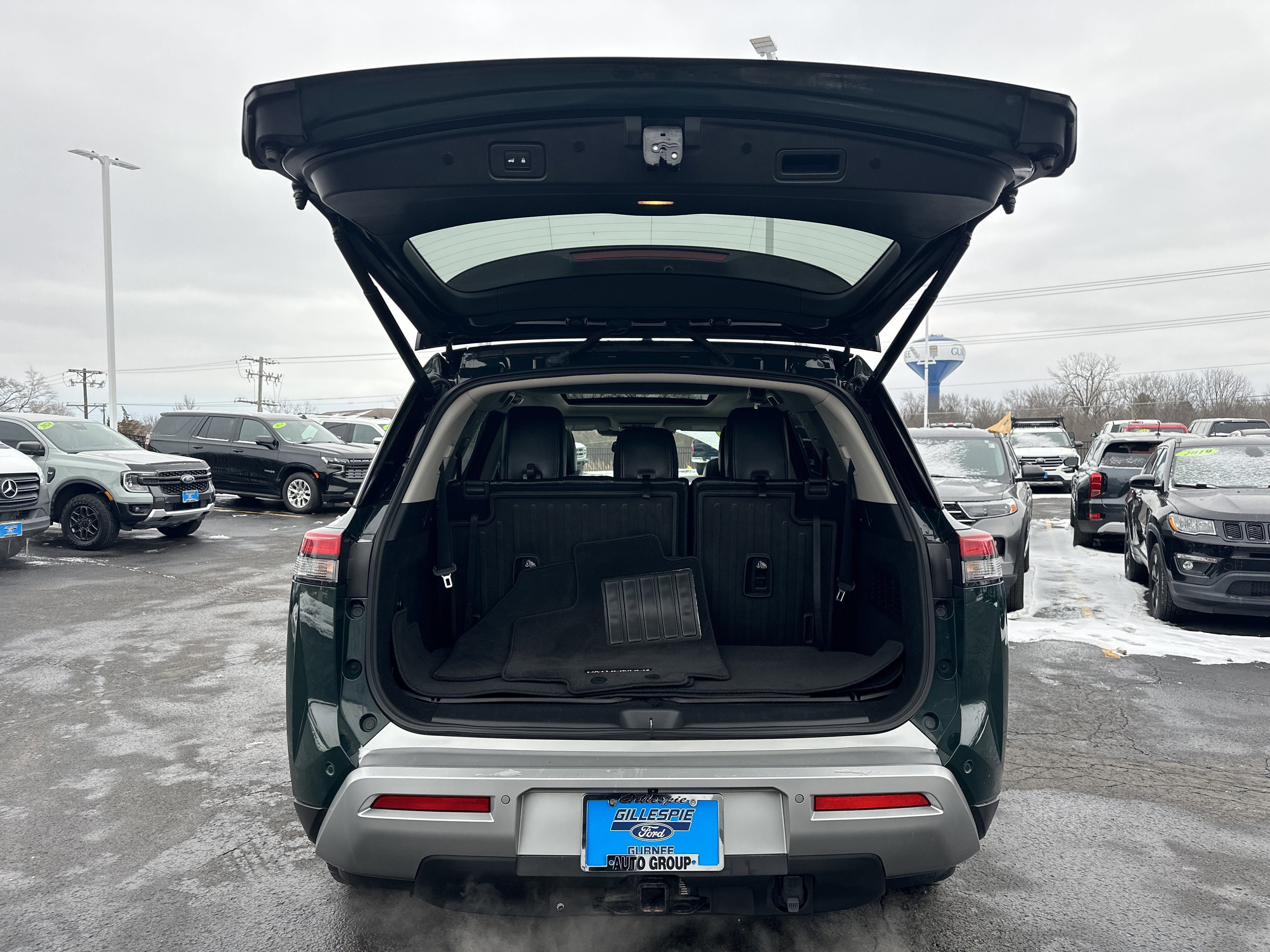 Used 2022 Nissan Pathfinder Platinum w/ Cargo Package image 9