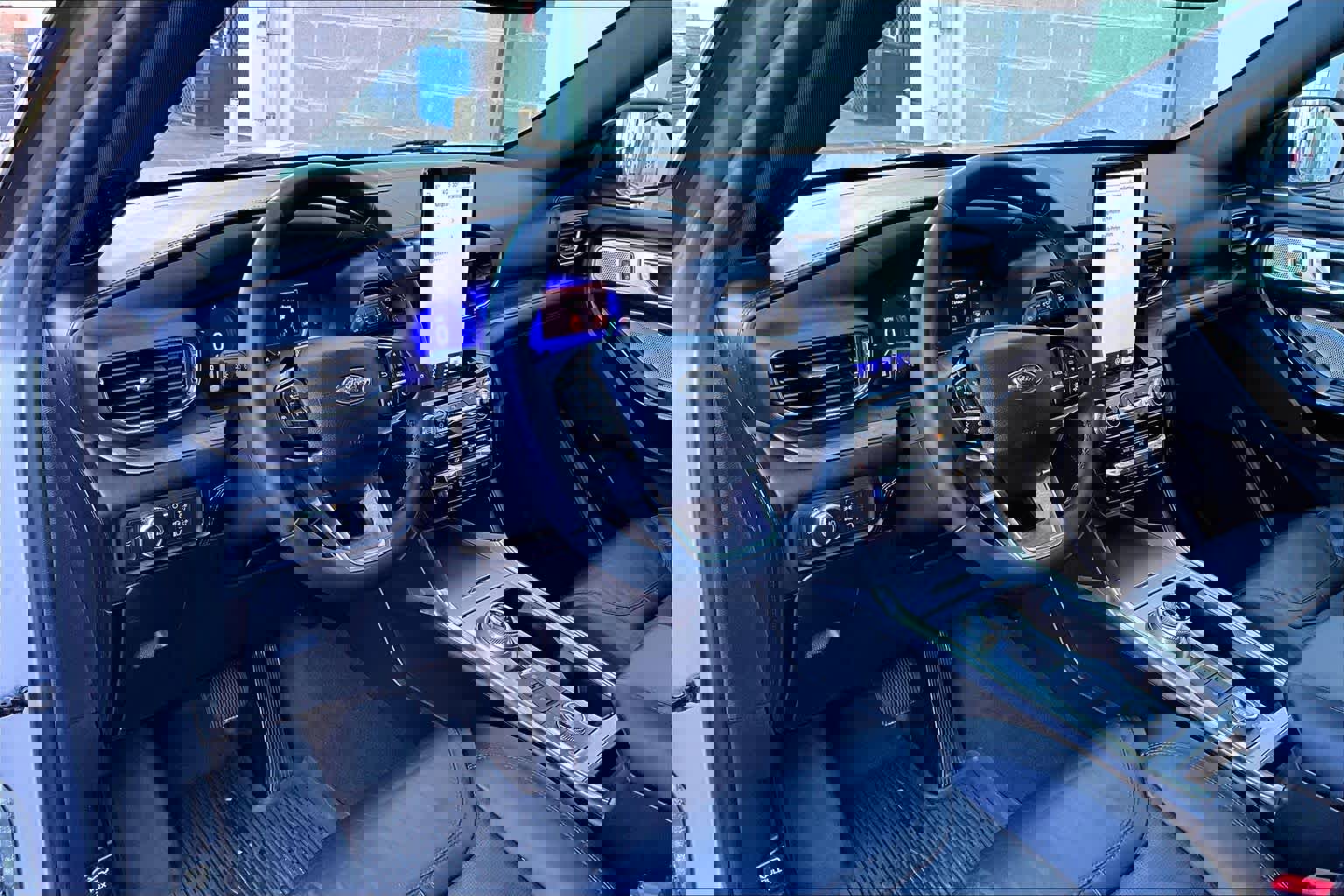 Certified 2022 Ford Explorer Platinum w/ Equipment Group 601A image 19