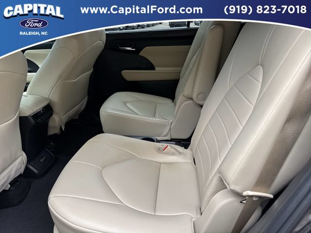Used 2024 Toyota Highlander XLE AWD/4WD image 18