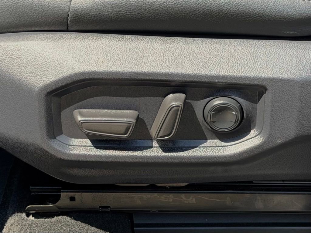 Used 2023 Toyota Tundra Limited AWD/4WD image 18