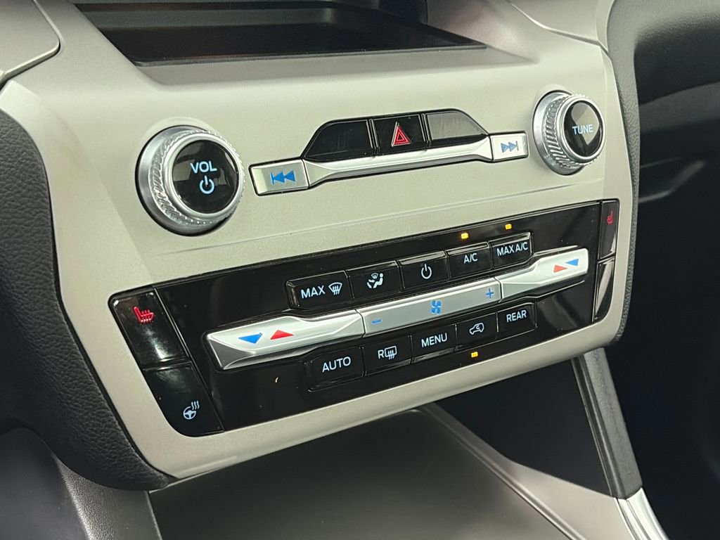 Certified 2024 Ford Explorer XLT w/ Equipment Group 202A image 21