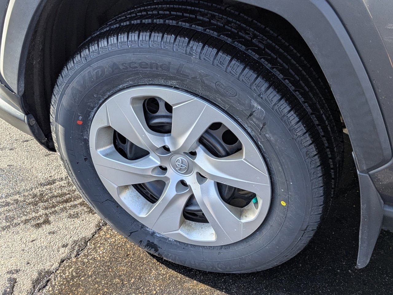 Used 2021 Toyota RAV4 LE image 11