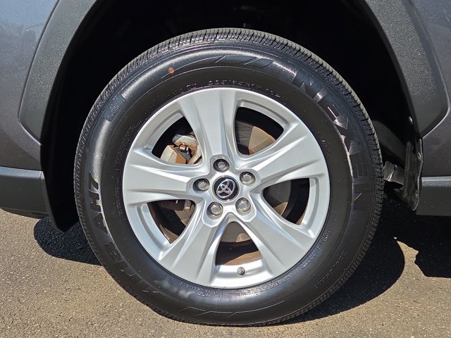 Used 2019 Toyota RAV4 XLE FWD image 9